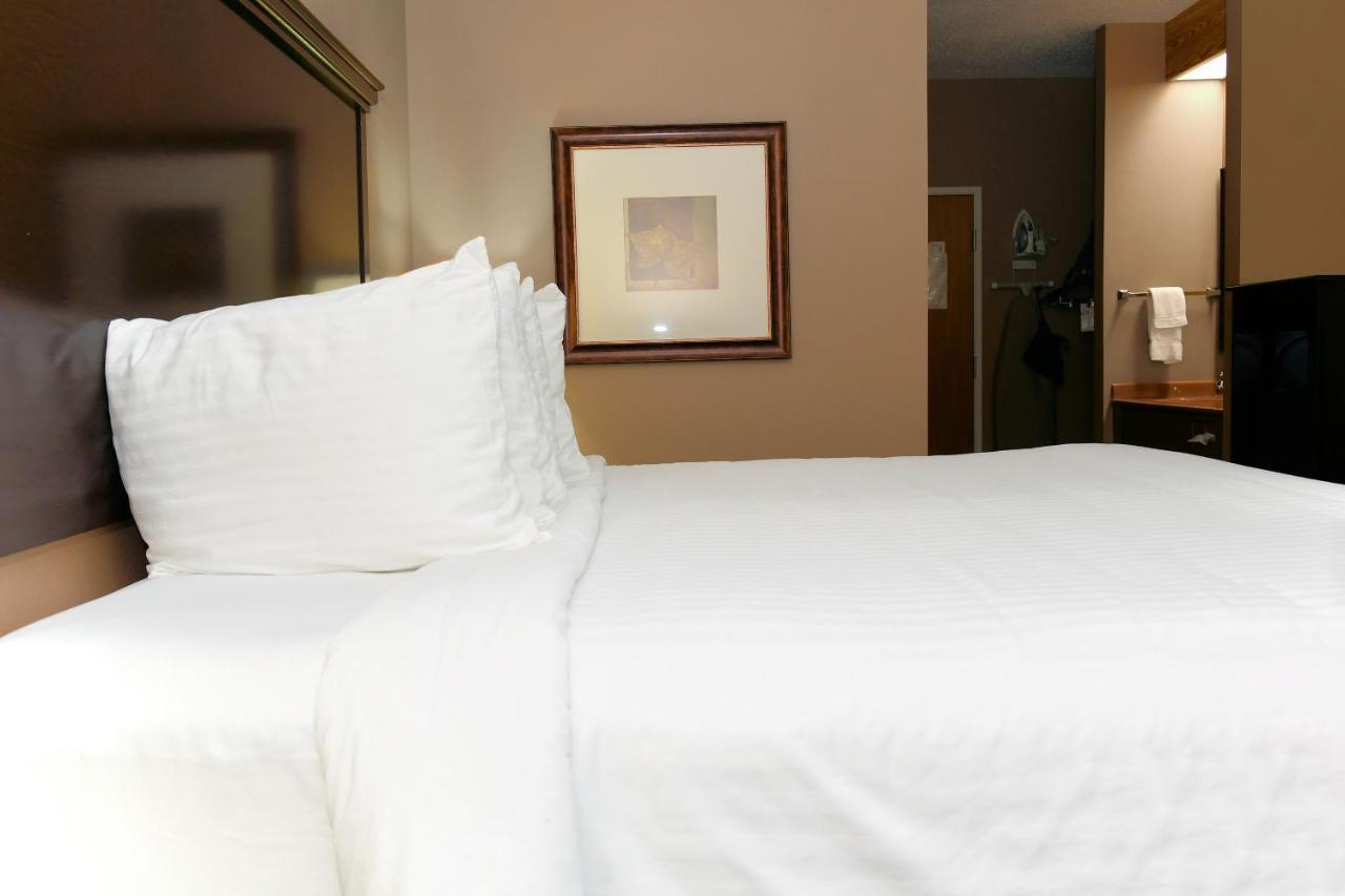 Cobblestone Inn & Suites - Denison | Majestic Hills Exterior foto