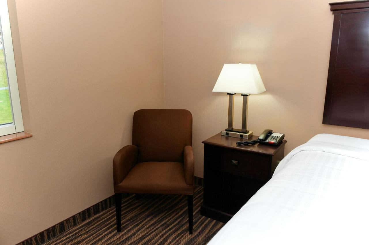 Cobblestone Inn & Suites - Denison | Majestic Hills Exterior foto