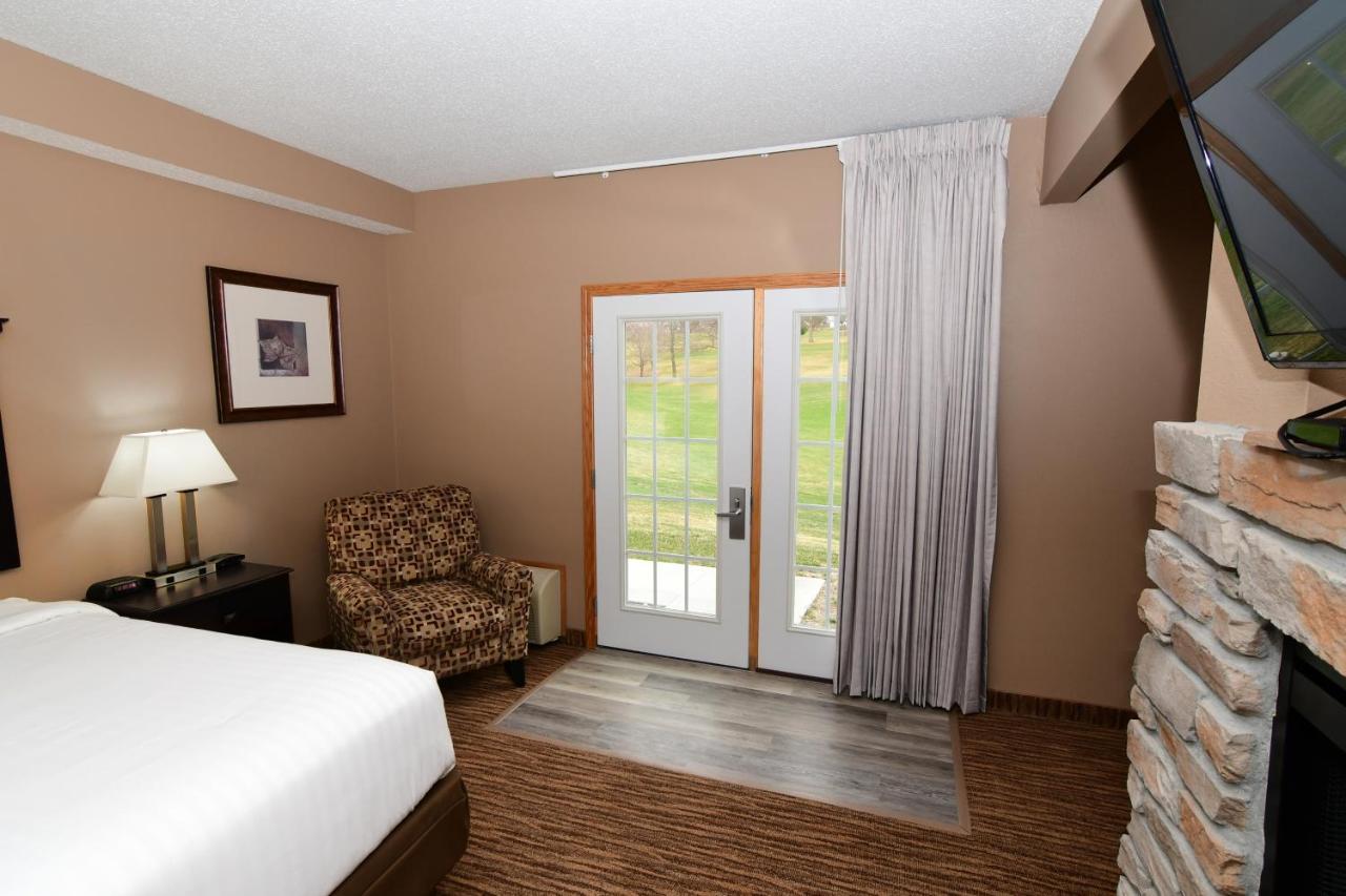 Cobblestone Inn & Suites - Denison | Majestic Hills Exterior foto